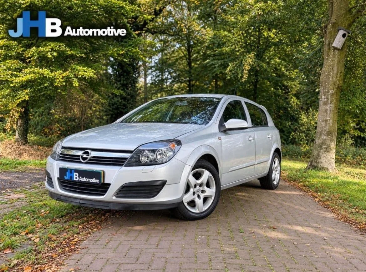 Opel Astra (2006) — foto 1