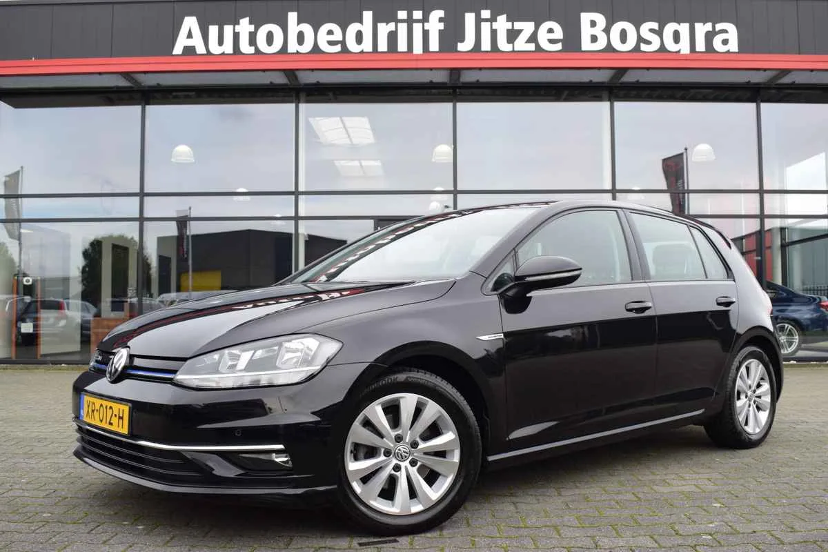 Volkswagen Golf (2019) — foto 1