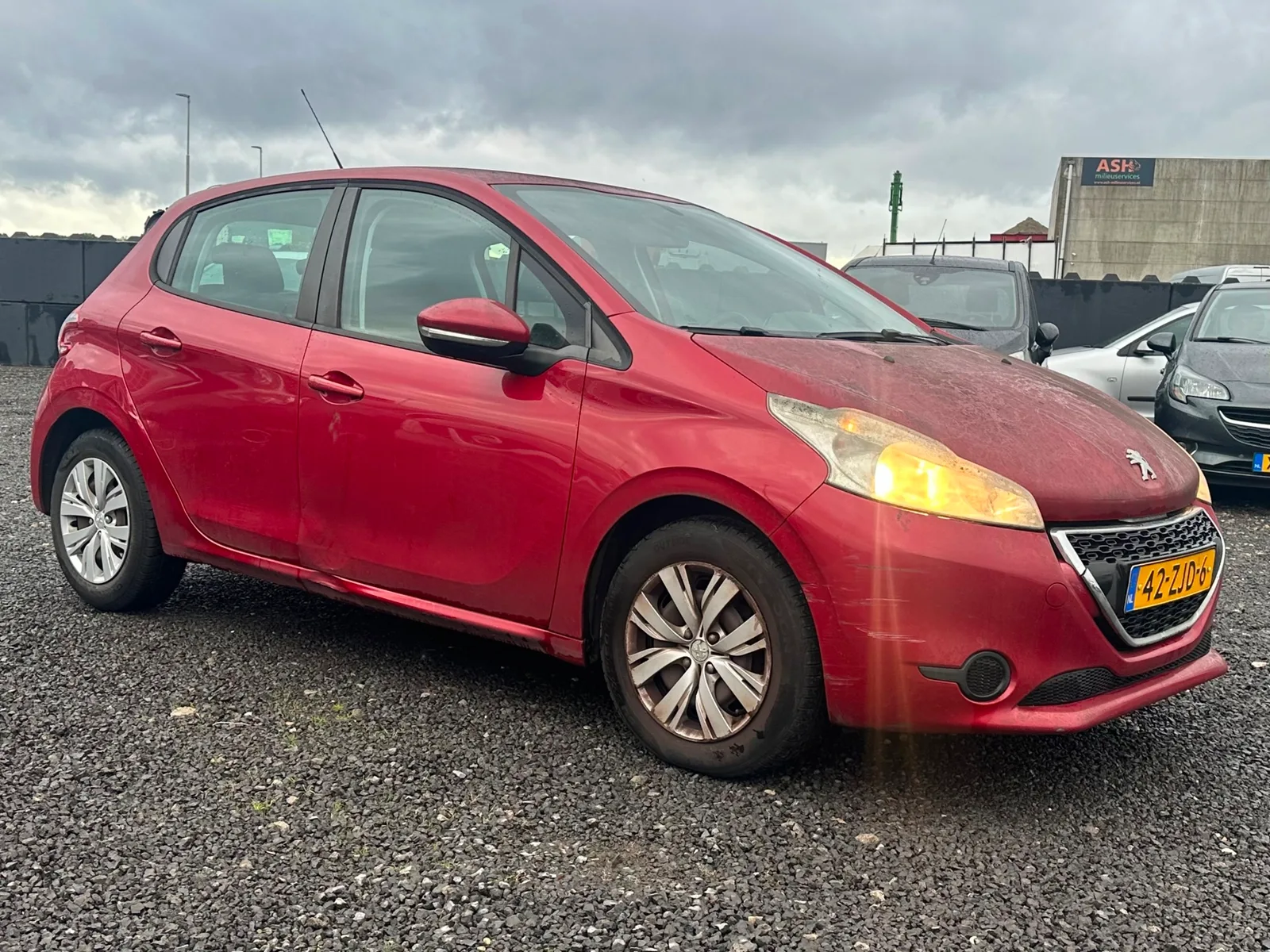 Peugeot 208 (2012) — foto 1