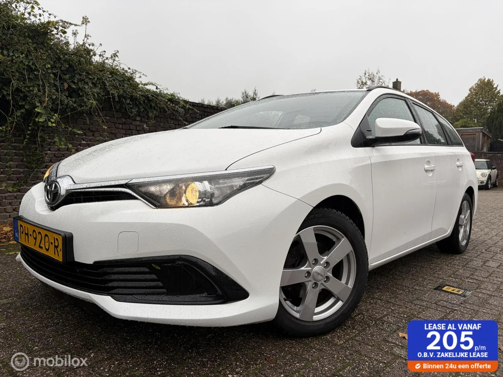 Toyota Auris (2017) — foto 1