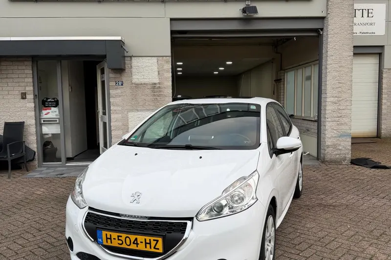 Peugeot 208 (2015)