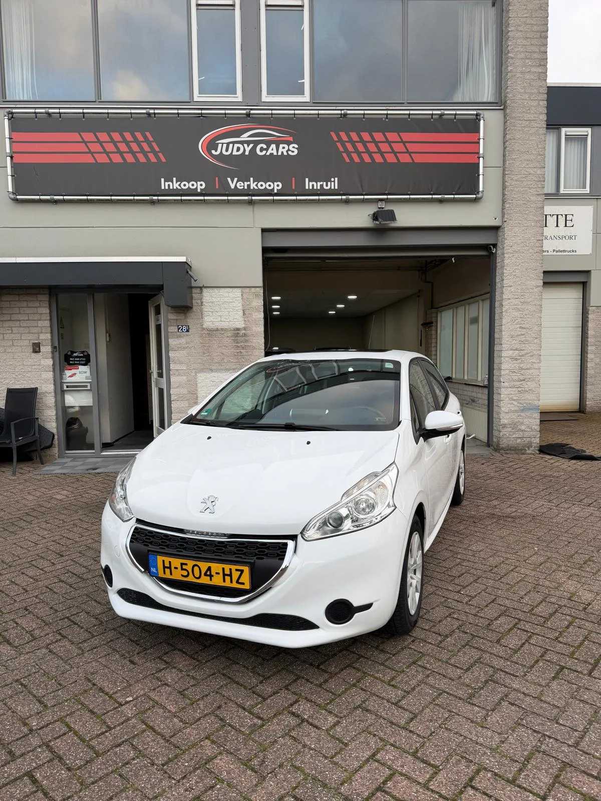 Peugeot 208 (2015) — foto 1