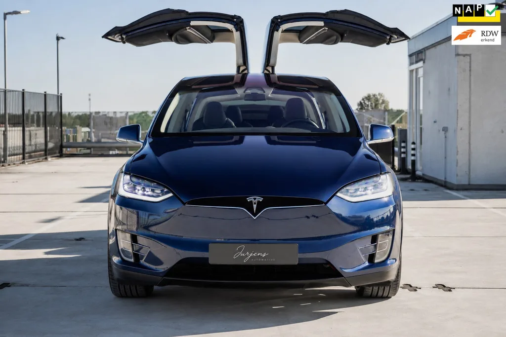 Tesla Model X (2017) — foto 1