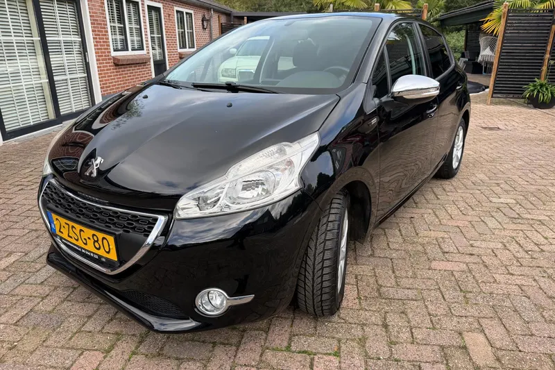 Peugeot 208 (2015)