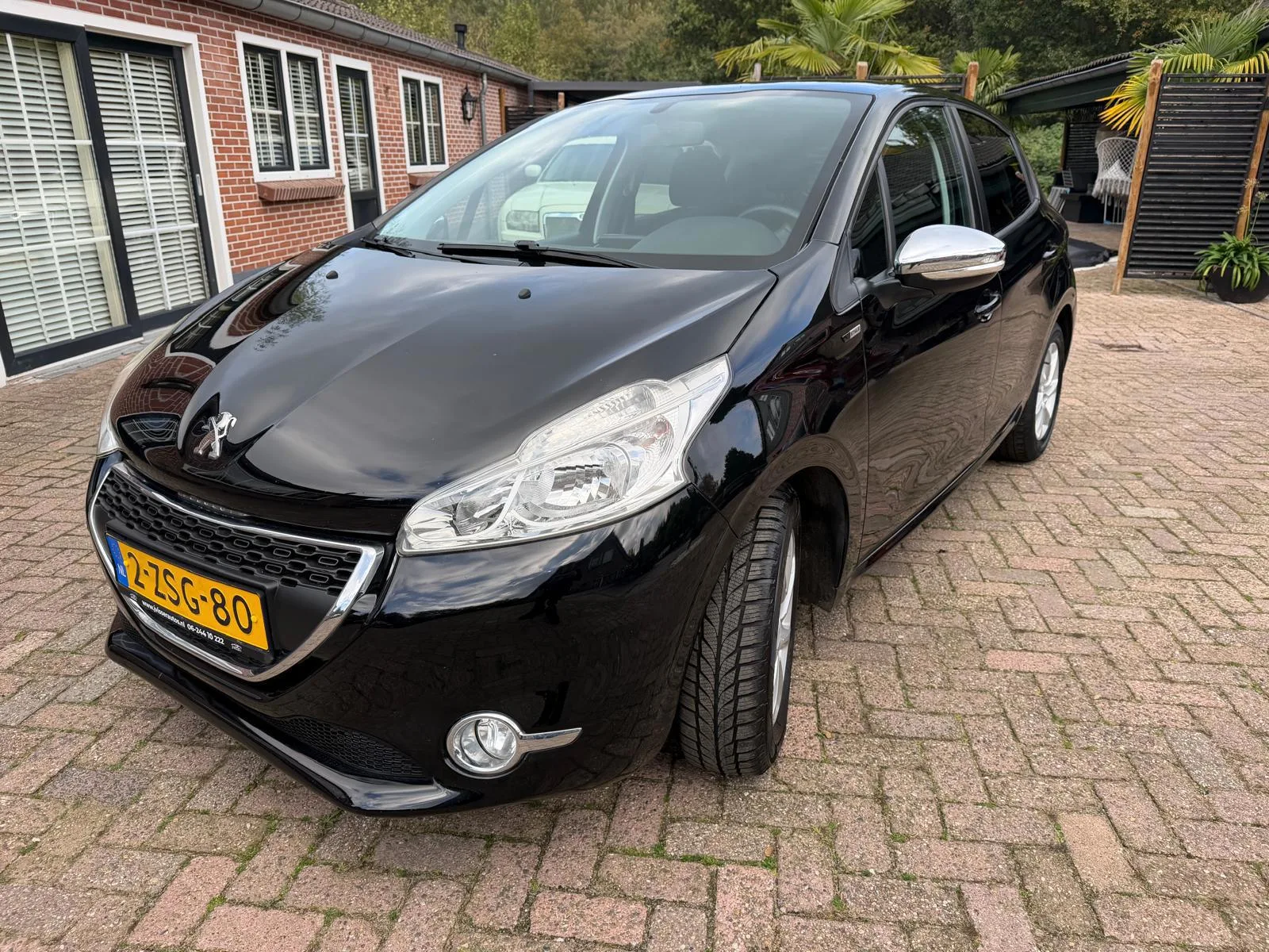 Peugeot 208 (2015) — foto 1