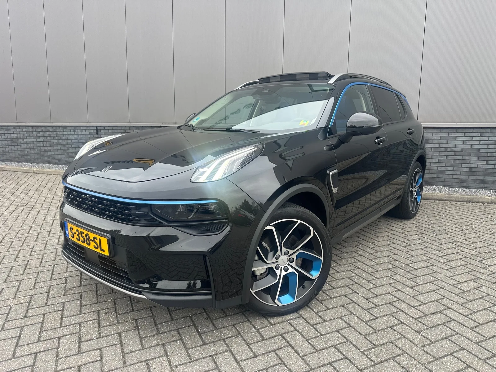 Lynk & Co EN (2023) — foto 1