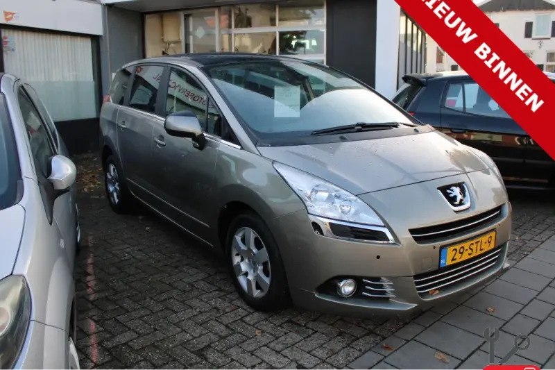 Peugeot 5008 (2012)