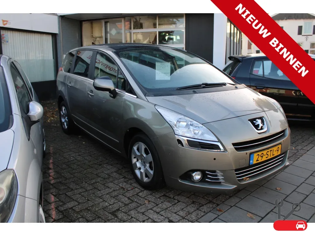 Peugeot 5008 (2012) — foto 1