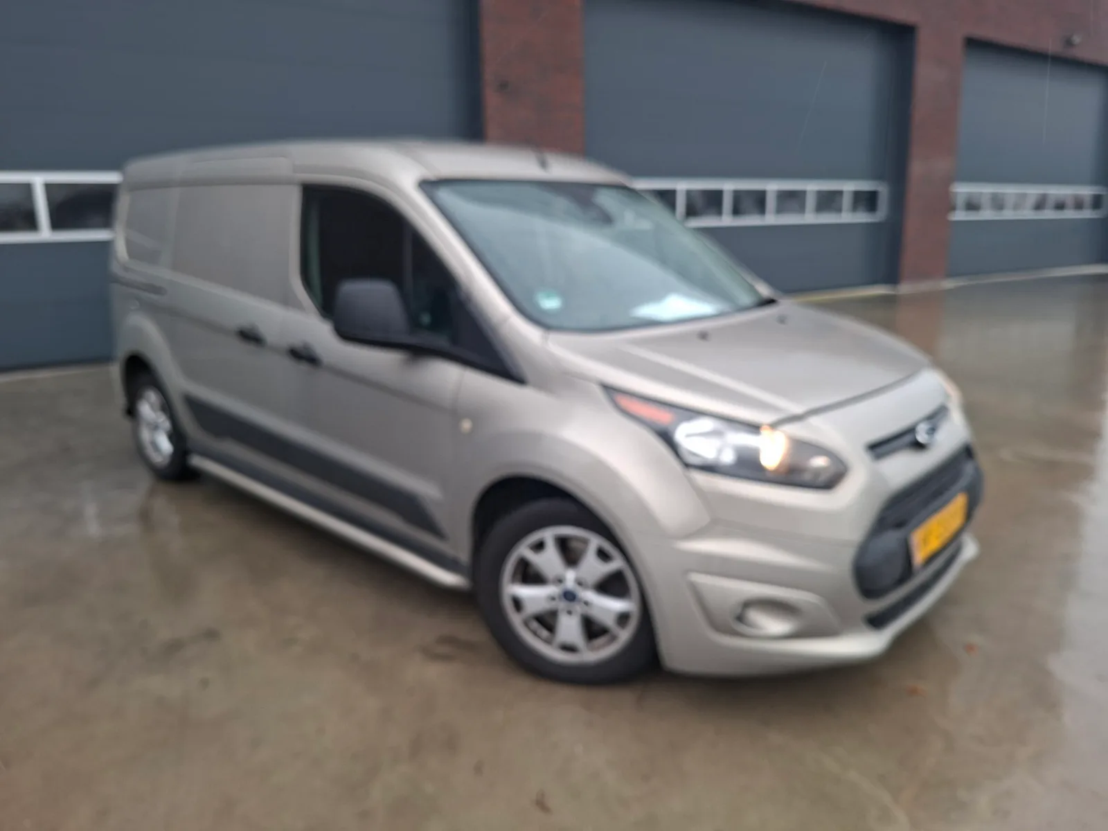 Ford Transit Connect (2016) — foto 1