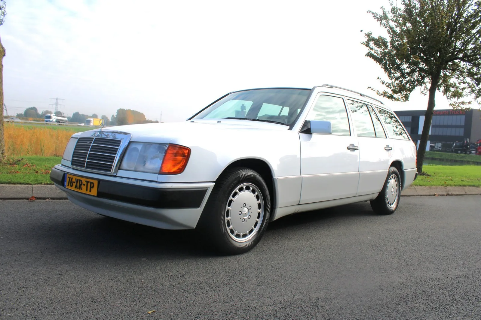Mercedes-Benz 200-Serie (1992) — foto 1