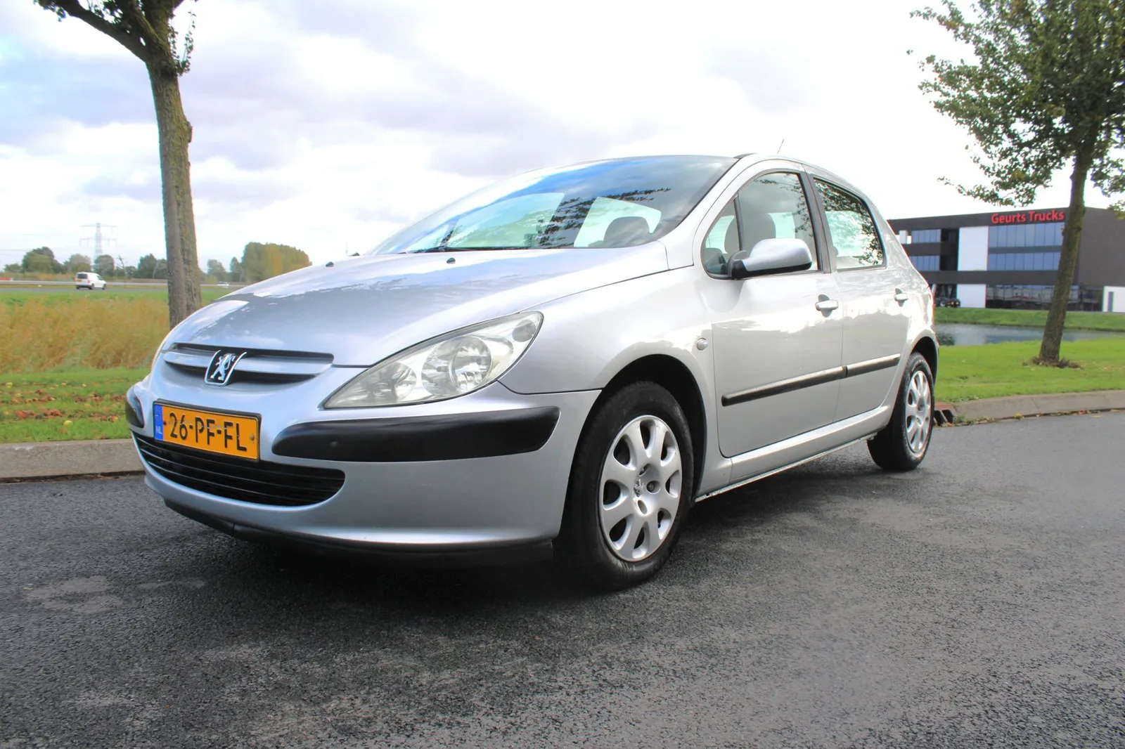Peugeot 307 (2004) — foto 1