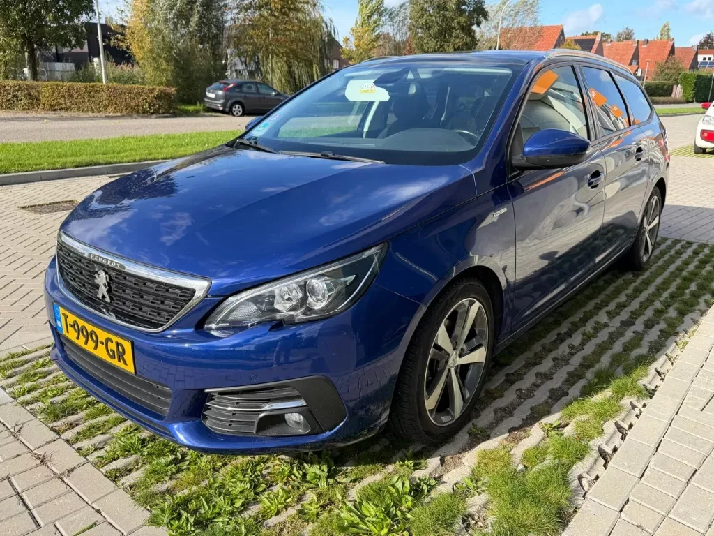 Peugeot 308 (2019) — foto 1