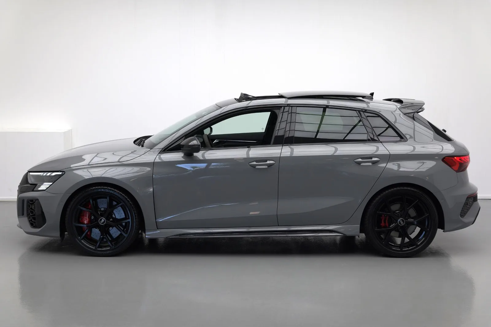 Audi RS 3 Sportback (2023) — foto 1