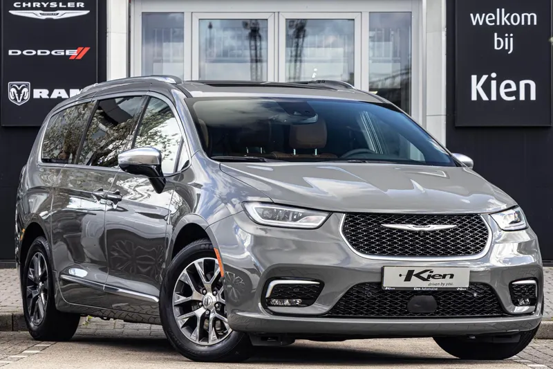 Chrysler Pacifica (2023)