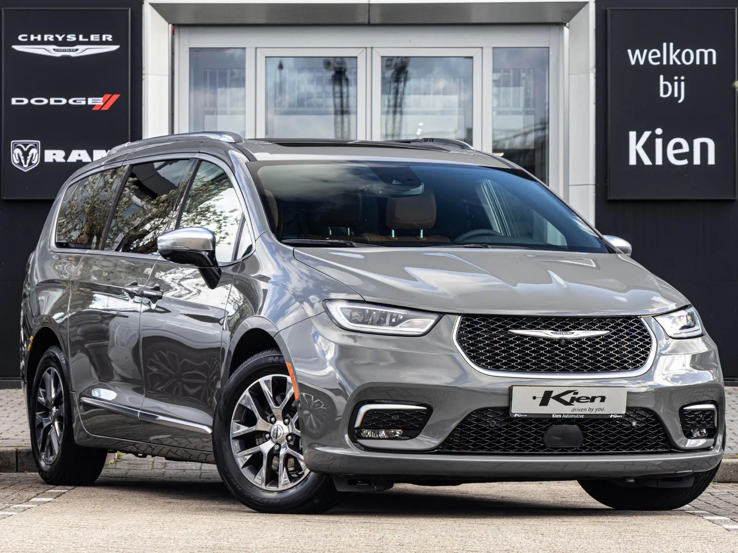 Chrysler Pacifica (2023) — foto 1