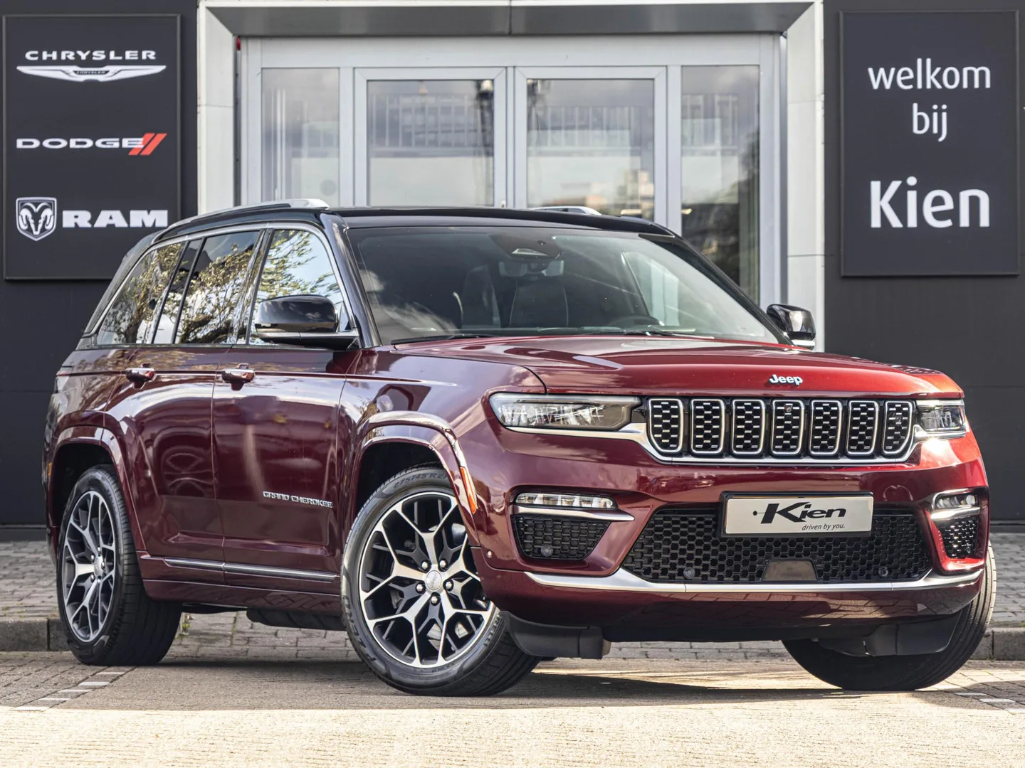 Jeep Grand Cherokee (2023) — foto 1