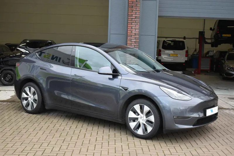 Tesla Model Y (2021)