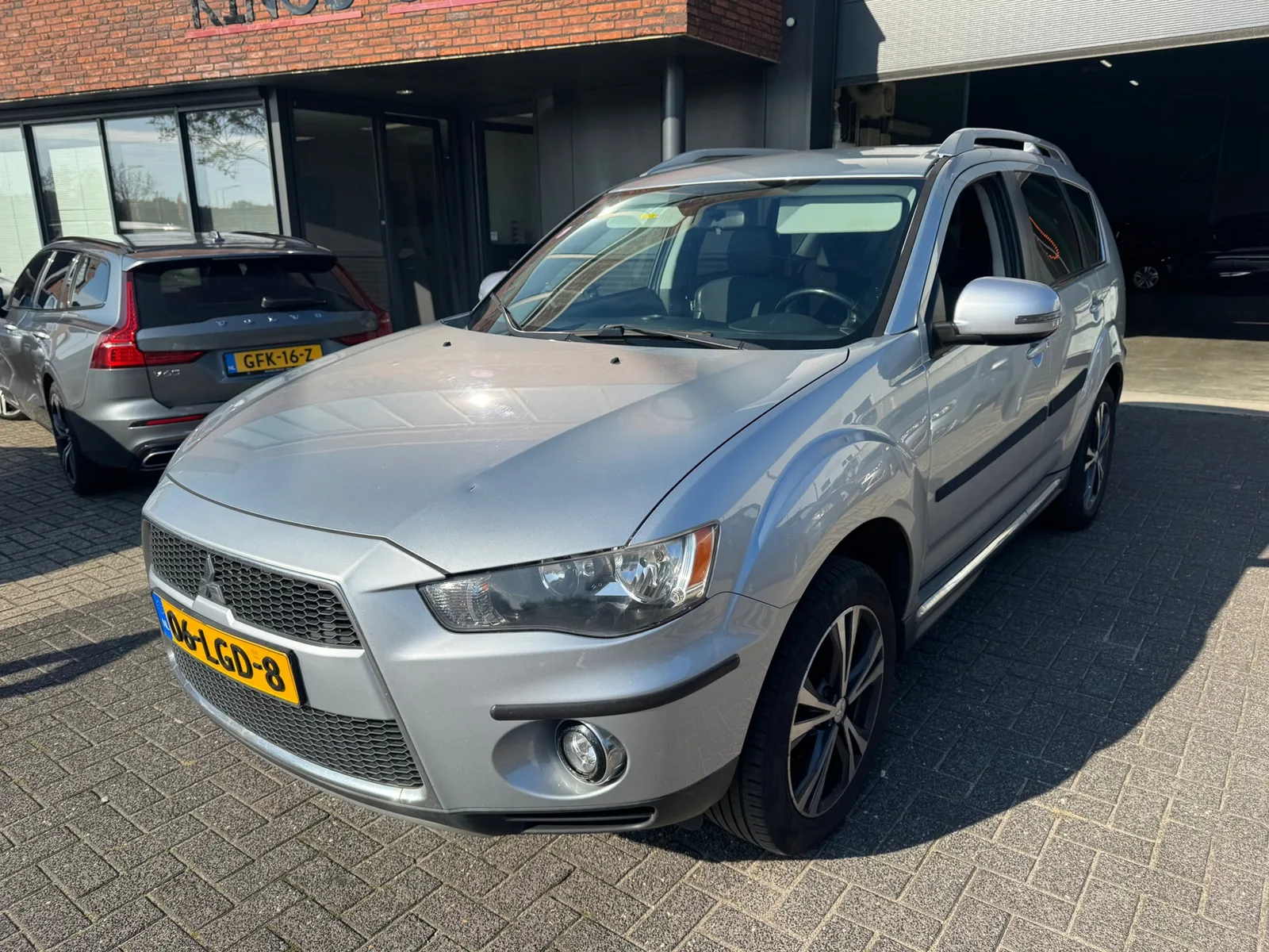 Mitsubishi Outlander (2010) — foto 1