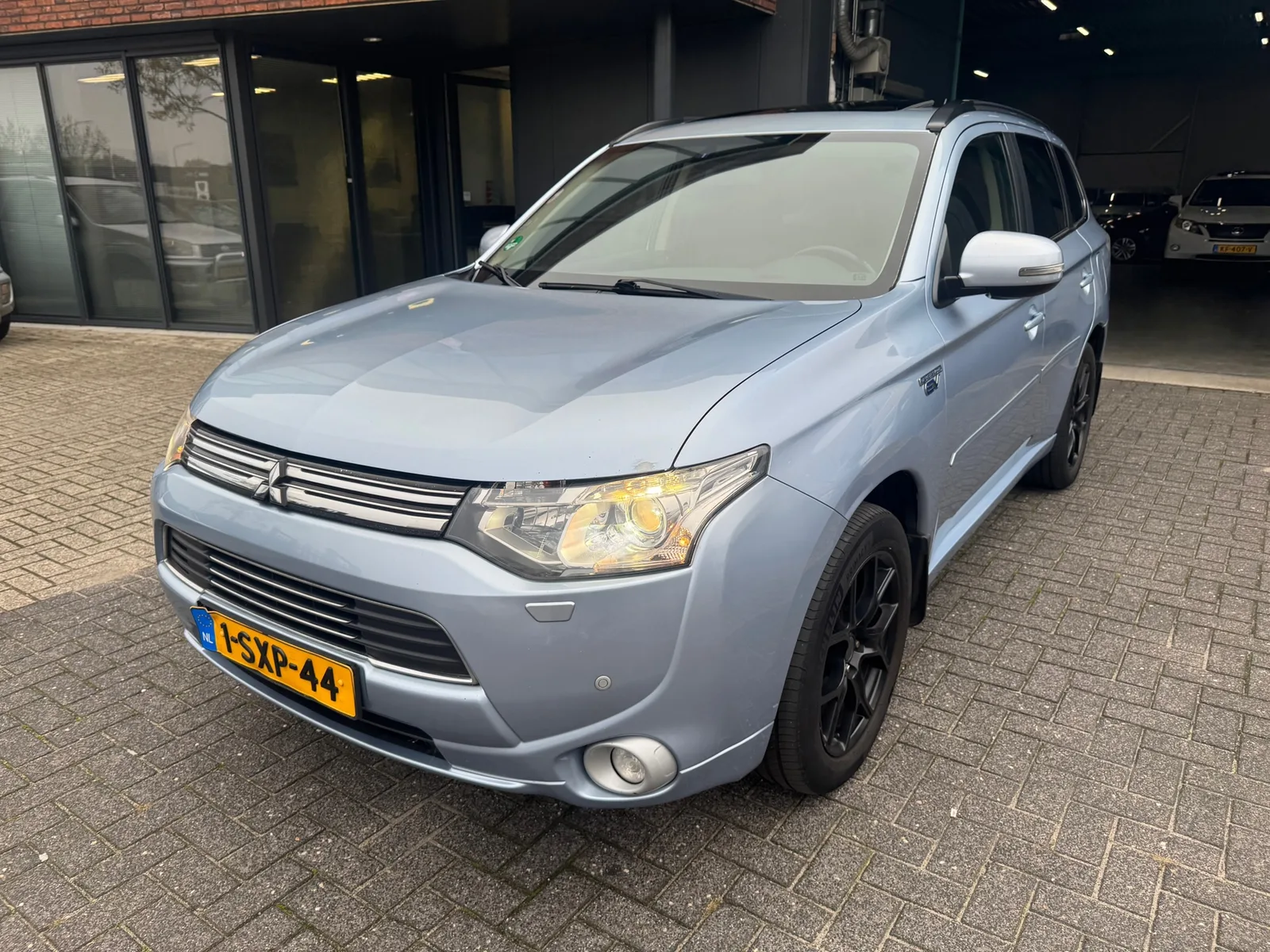Mitsubishi Outlander (2013) — foto 1