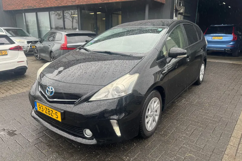 Toyota Prius Wagon (2012)