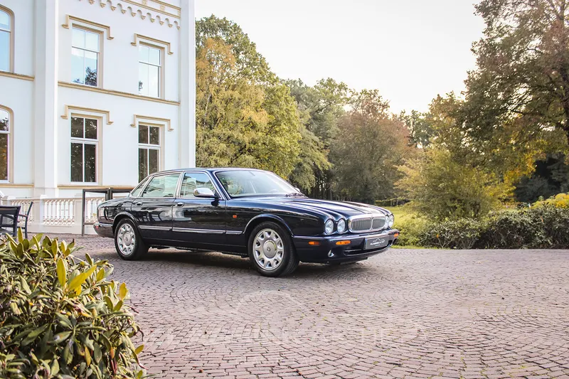 Daimler V8 (2000)