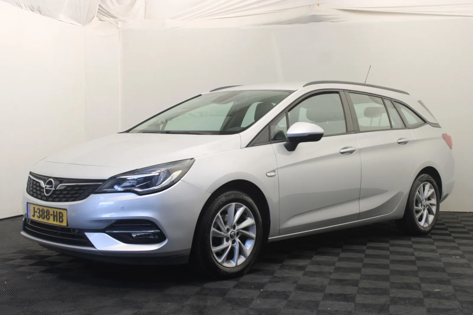 Opel Astra (2020) — foto 1