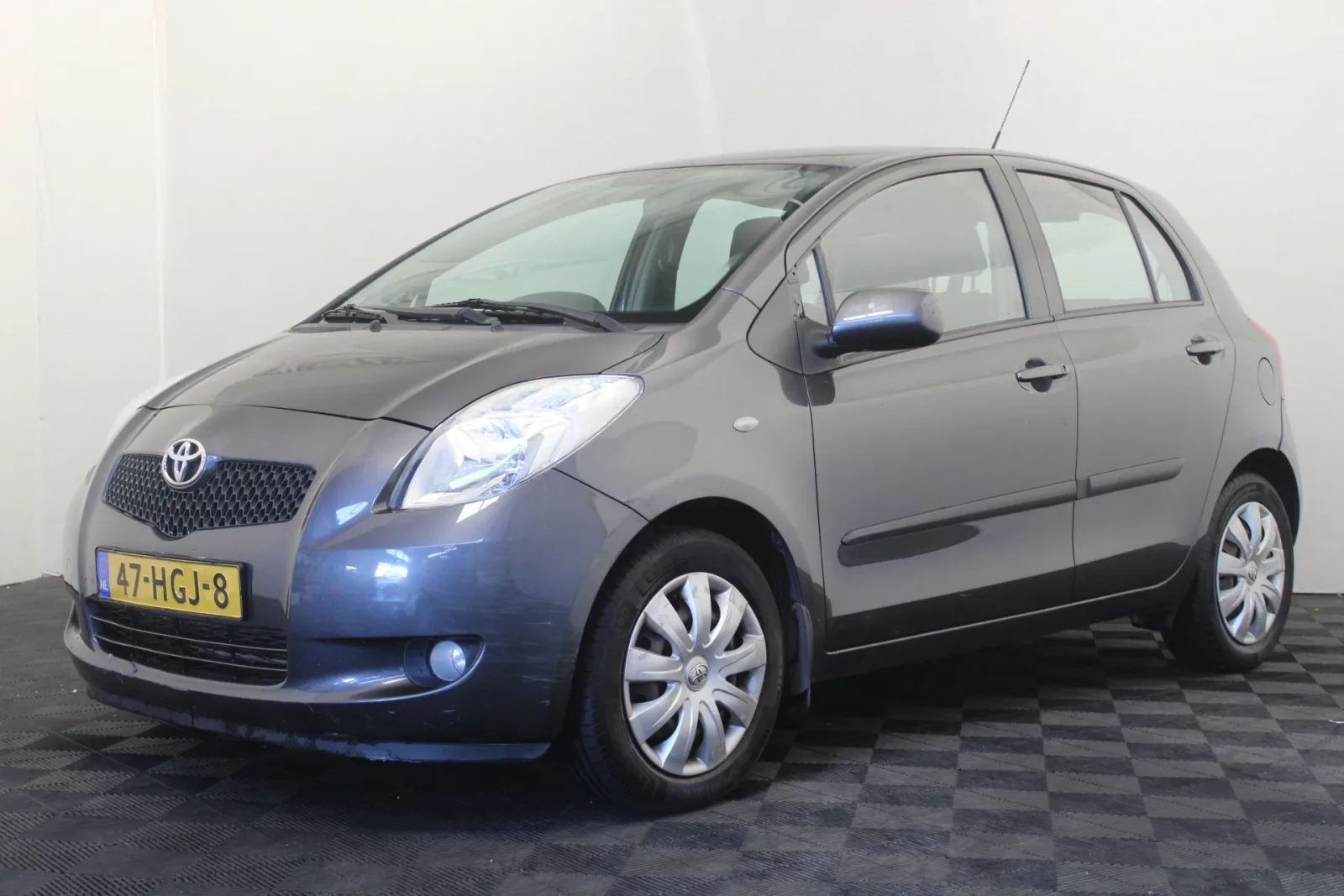 Toyota Yaris (2008) — foto 1