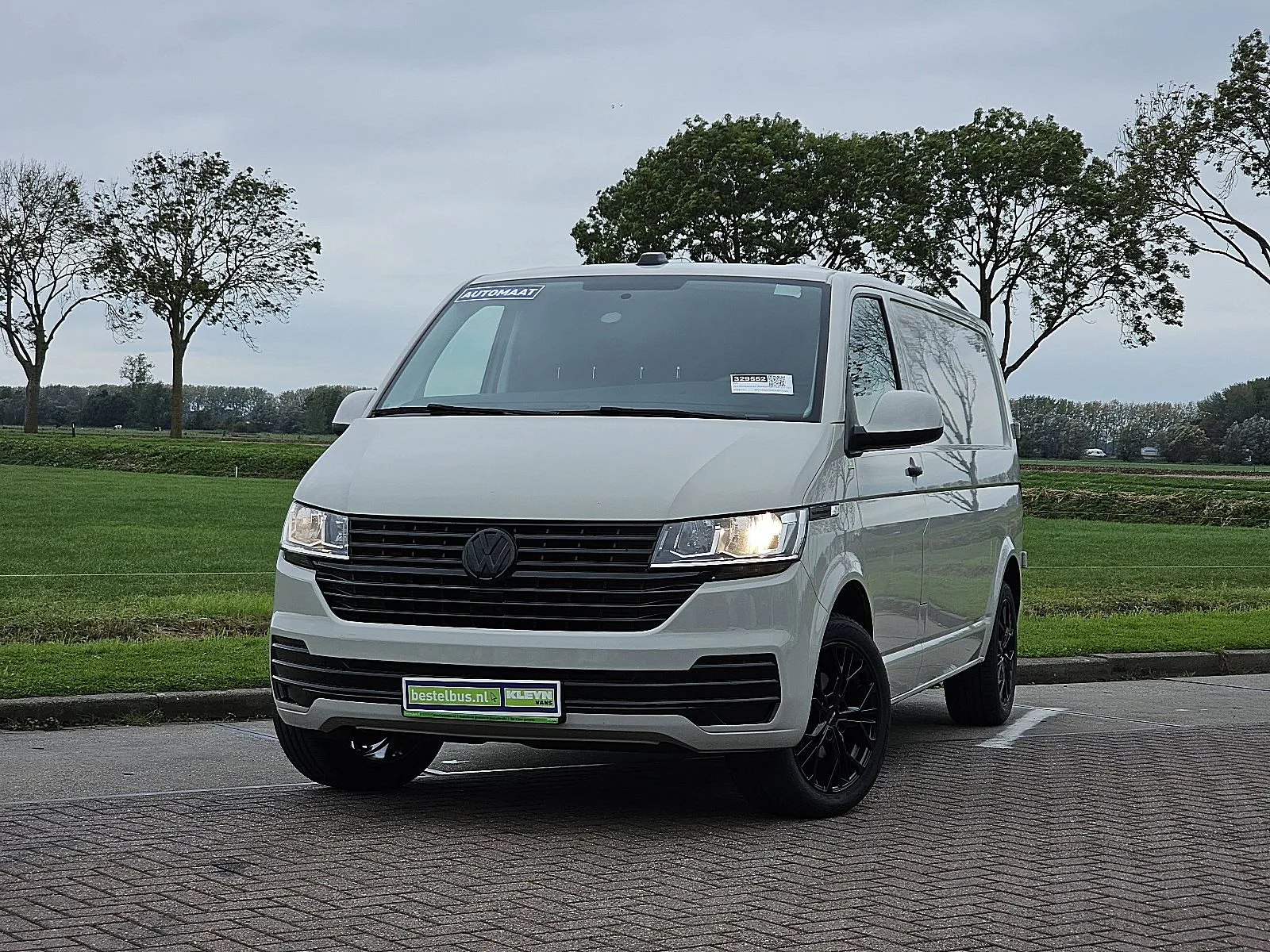 Volkswagen Transporter (2024) — foto 1