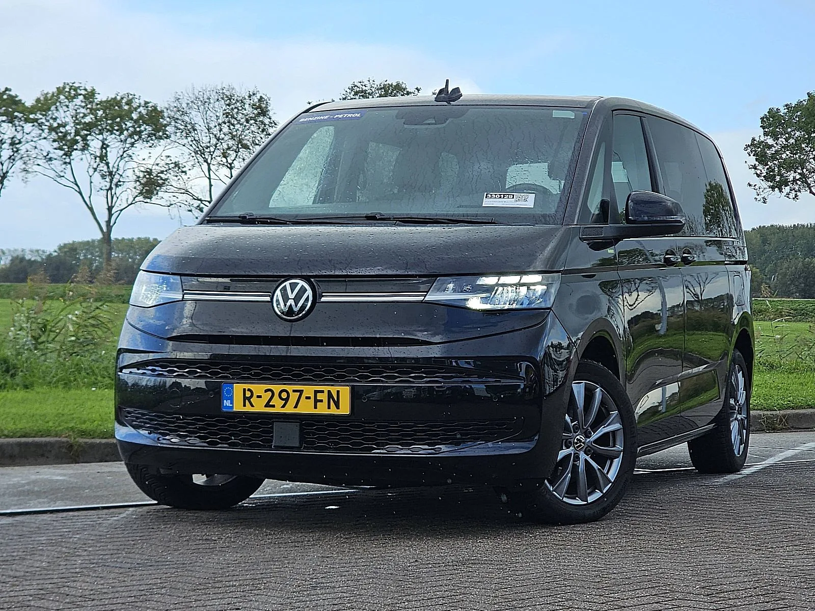 Volkswagen Multivan (2022) — foto 1