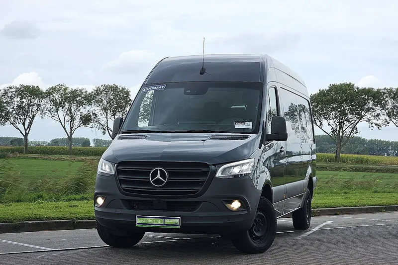 Mercedes-Benz Sprinter (2023)