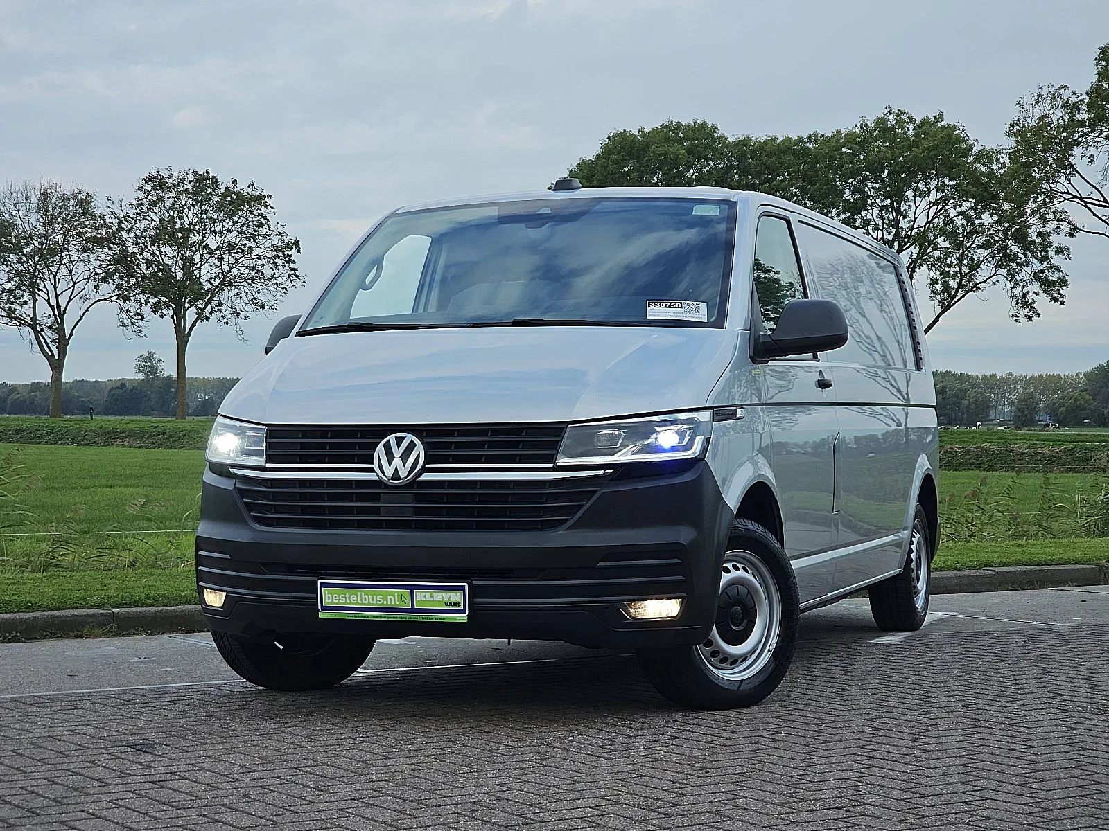 Volkswagen Transporter (2022) — foto 1