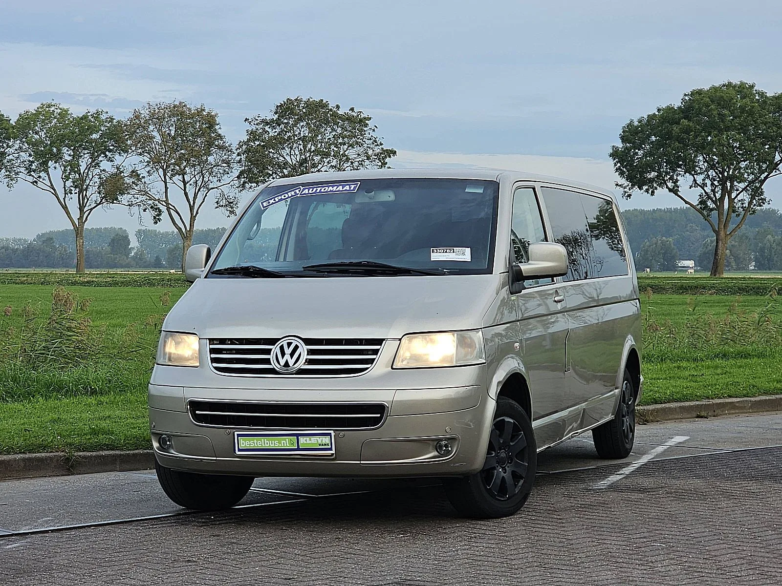 Volkswagen Transporter (2009) — foto 1
