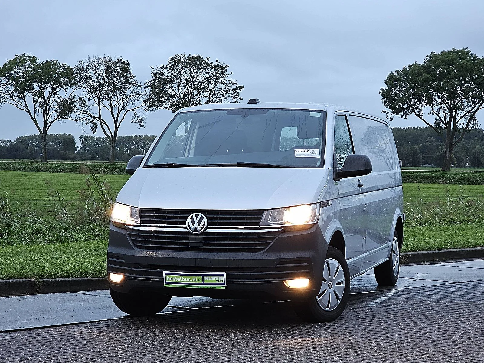 Volkswagen Transporter (2023) — foto 1