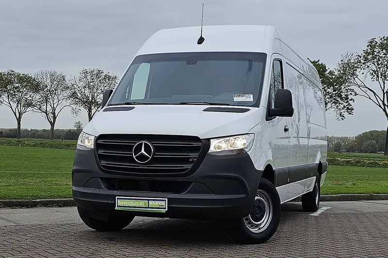 Mercedes-Benz Sprinter (2023)