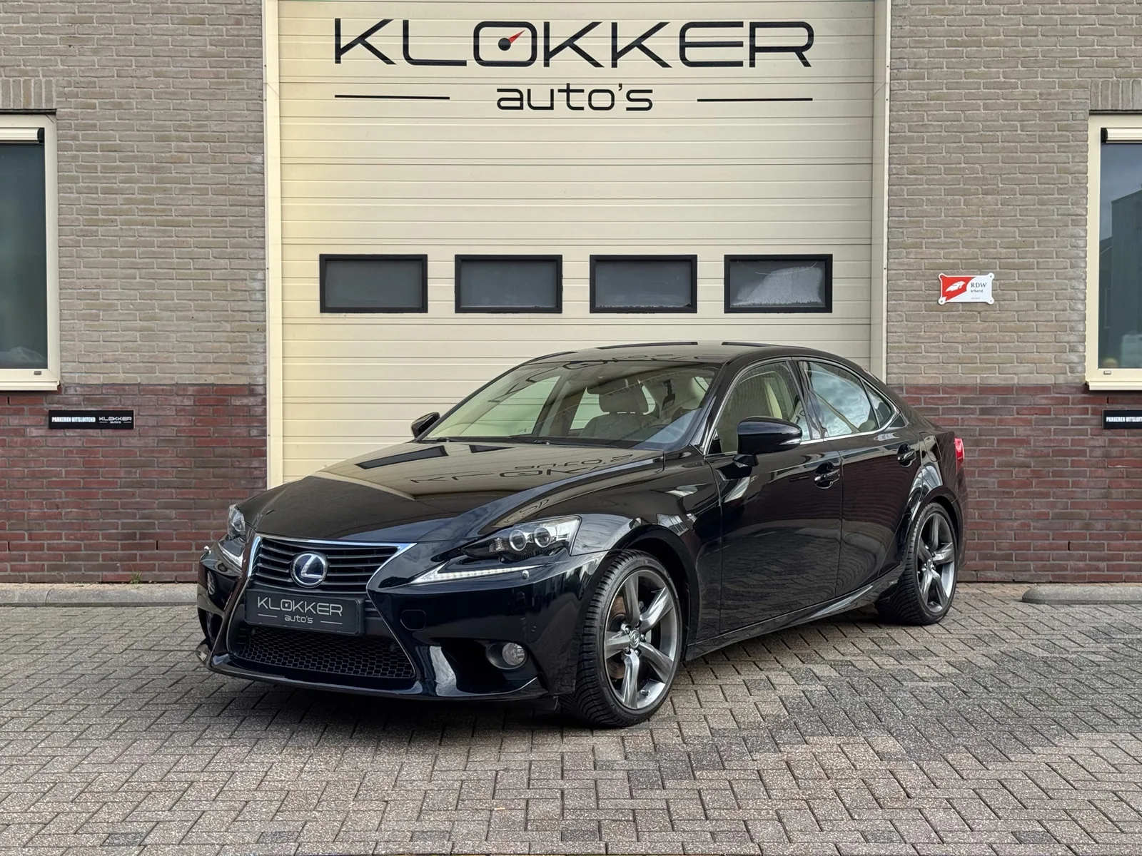 Lexus IS (2014) — foto 1