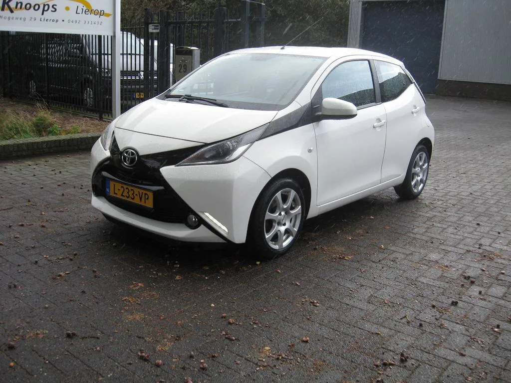 Toyota Aygo (2015) — foto 1
