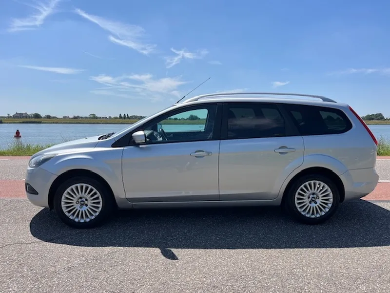 Ford Focus (2010) — foto 1