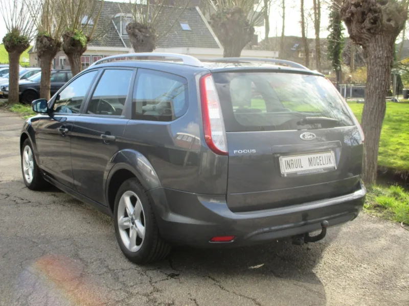 Ford Focus (2010) — foto 1
