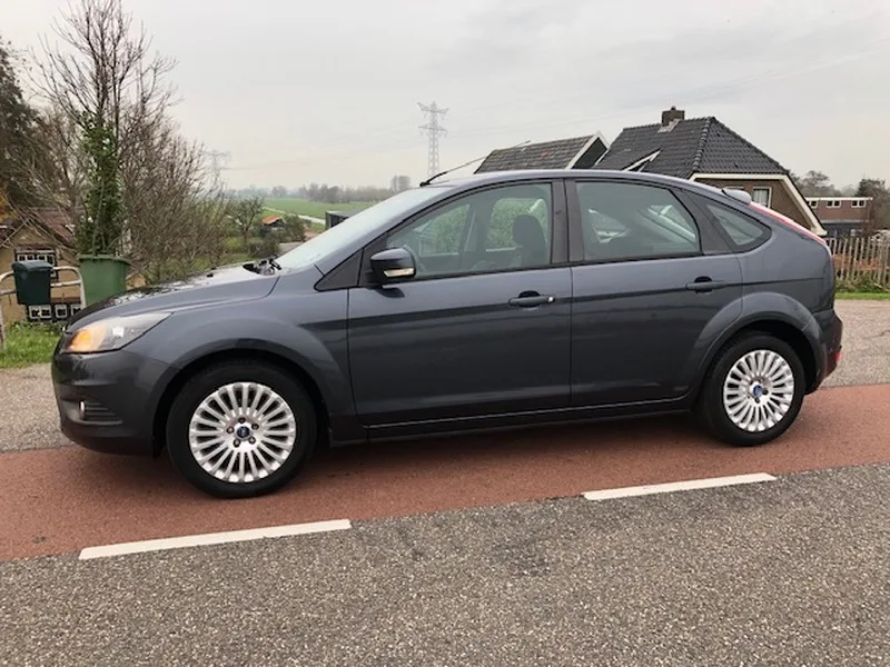 Ford Focus (2010) — foto 1