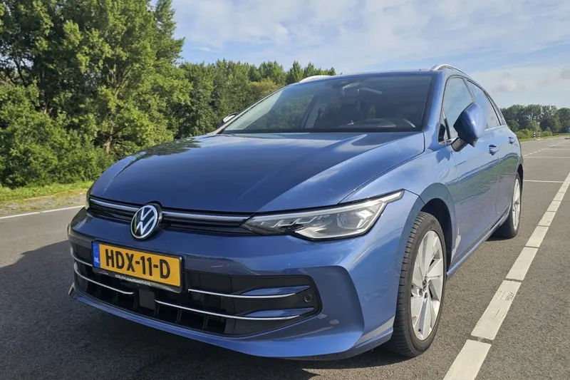 Volkswagen Golf (2024)