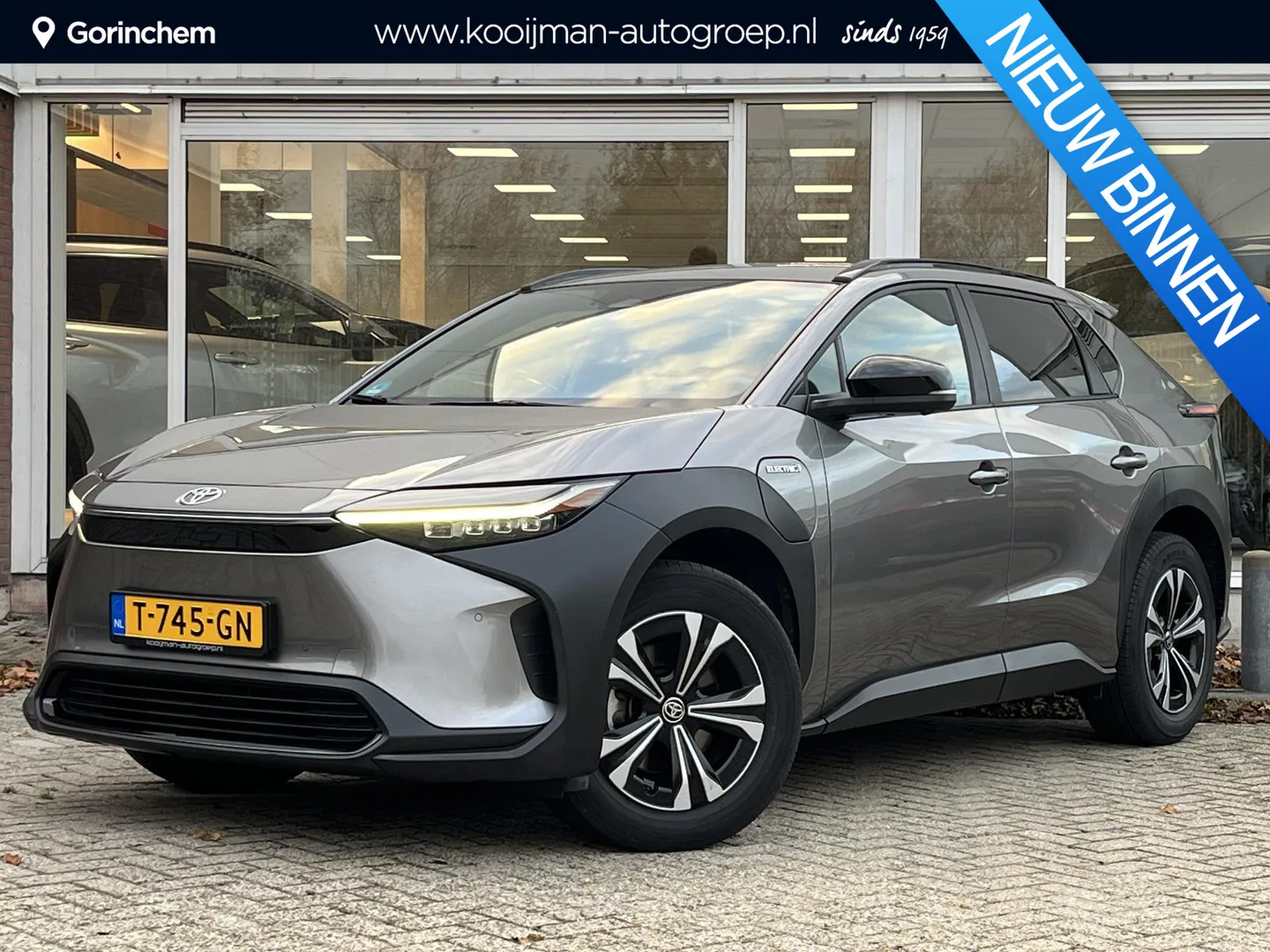 Toyota bZ4X (2023) — foto 1