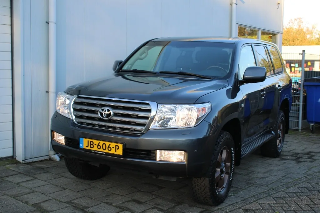 Toyota Land Cruiser V8 (2011) — foto 1