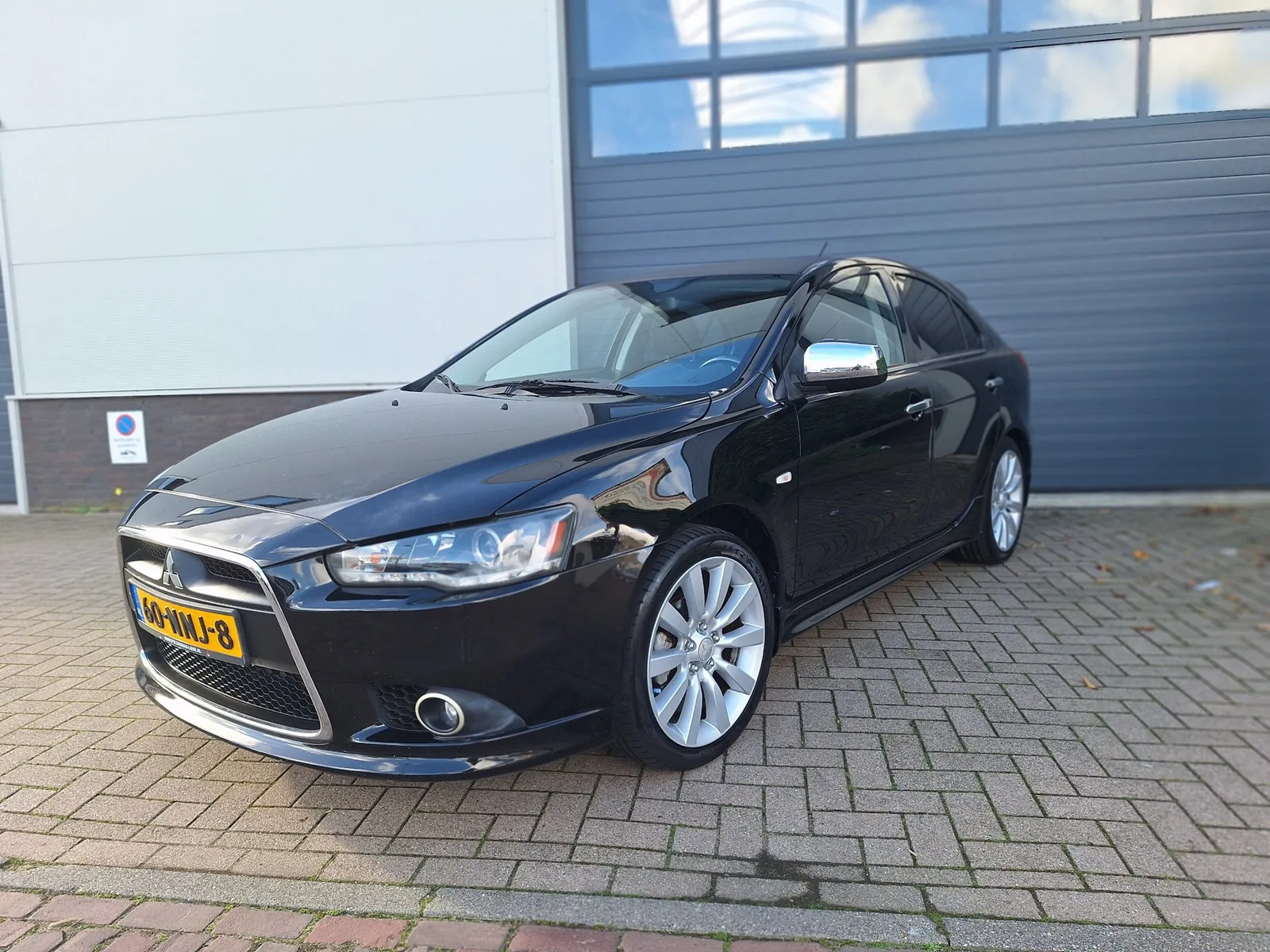 Mitsubishi Lancer (2010) — foto 1