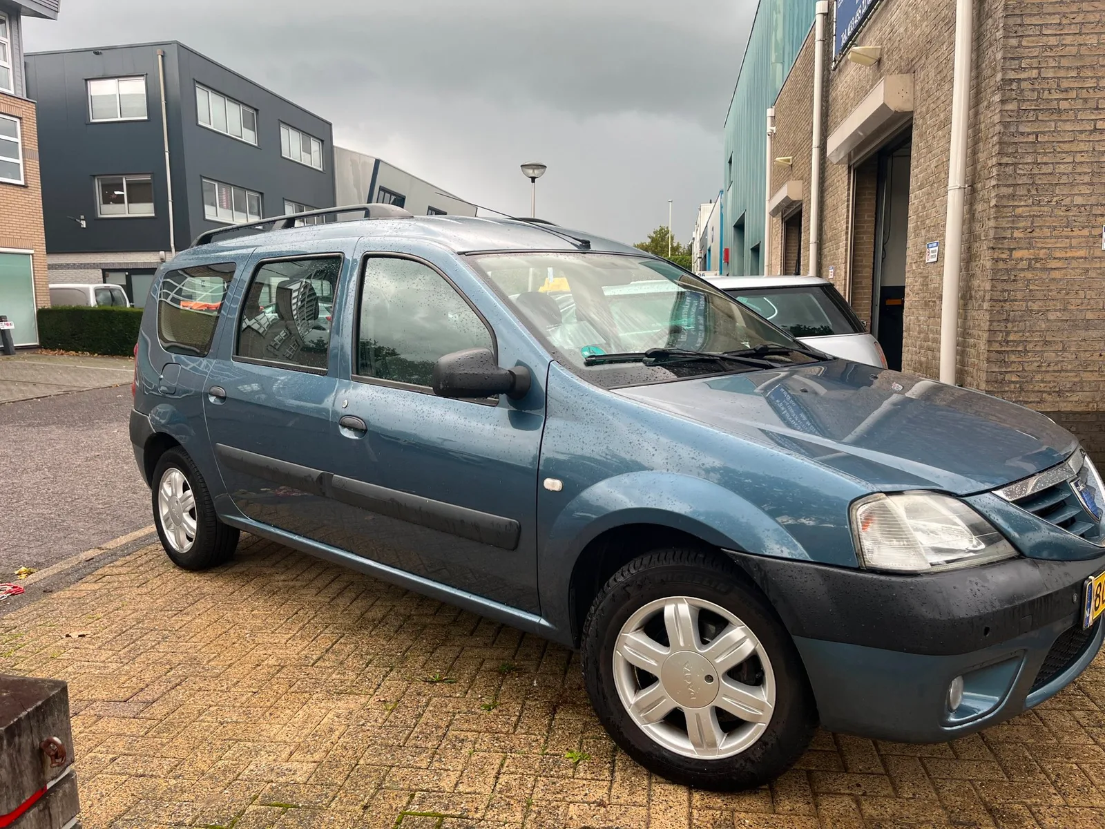 Dacia Logan MCV (2008) — foto 1