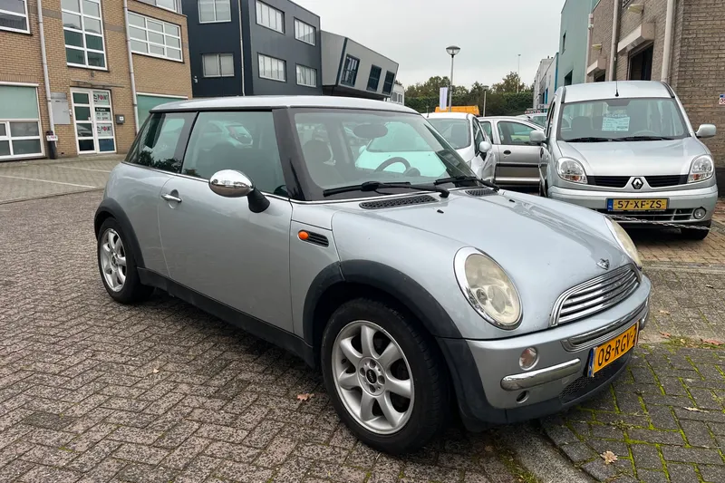 MINI One (2002)