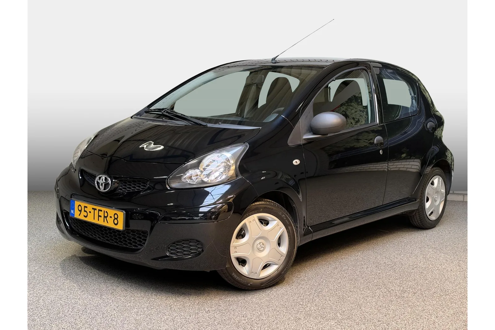 Toyota Aygo (2012) — foto 1