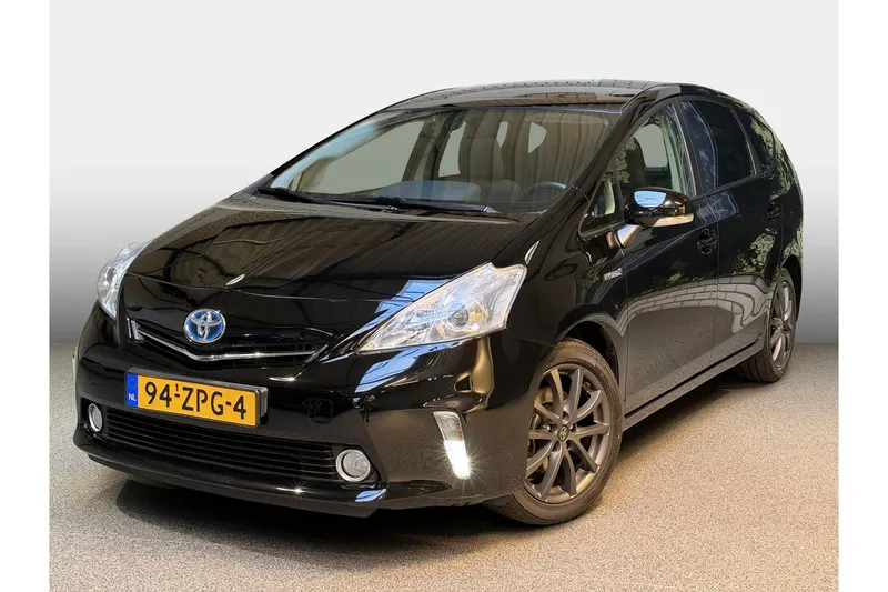 Toyota Prius Wagon (2013)