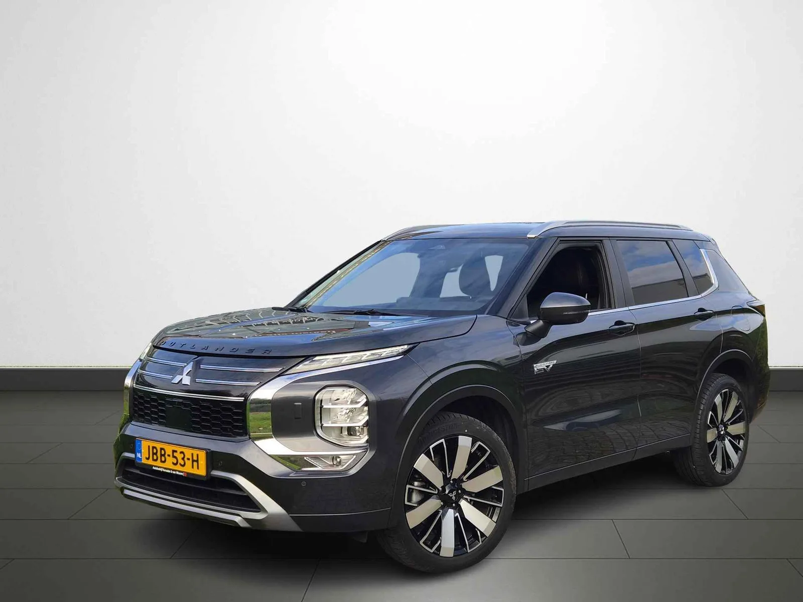 Mitsubishi Outlander (2025) — foto 1