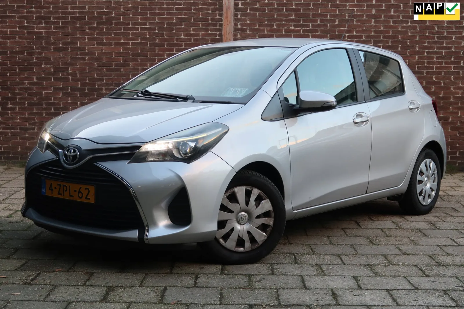 Toyota Yaris (2015) — foto 1