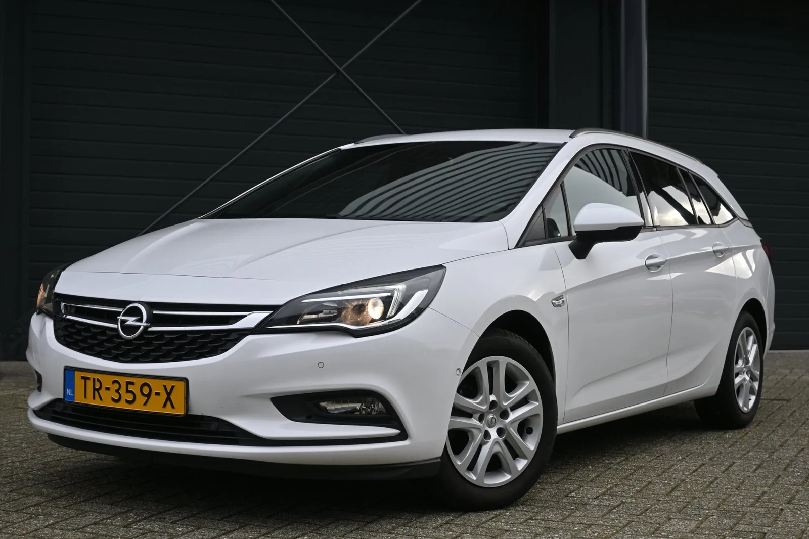 Opel Astra (2018) — foto 1